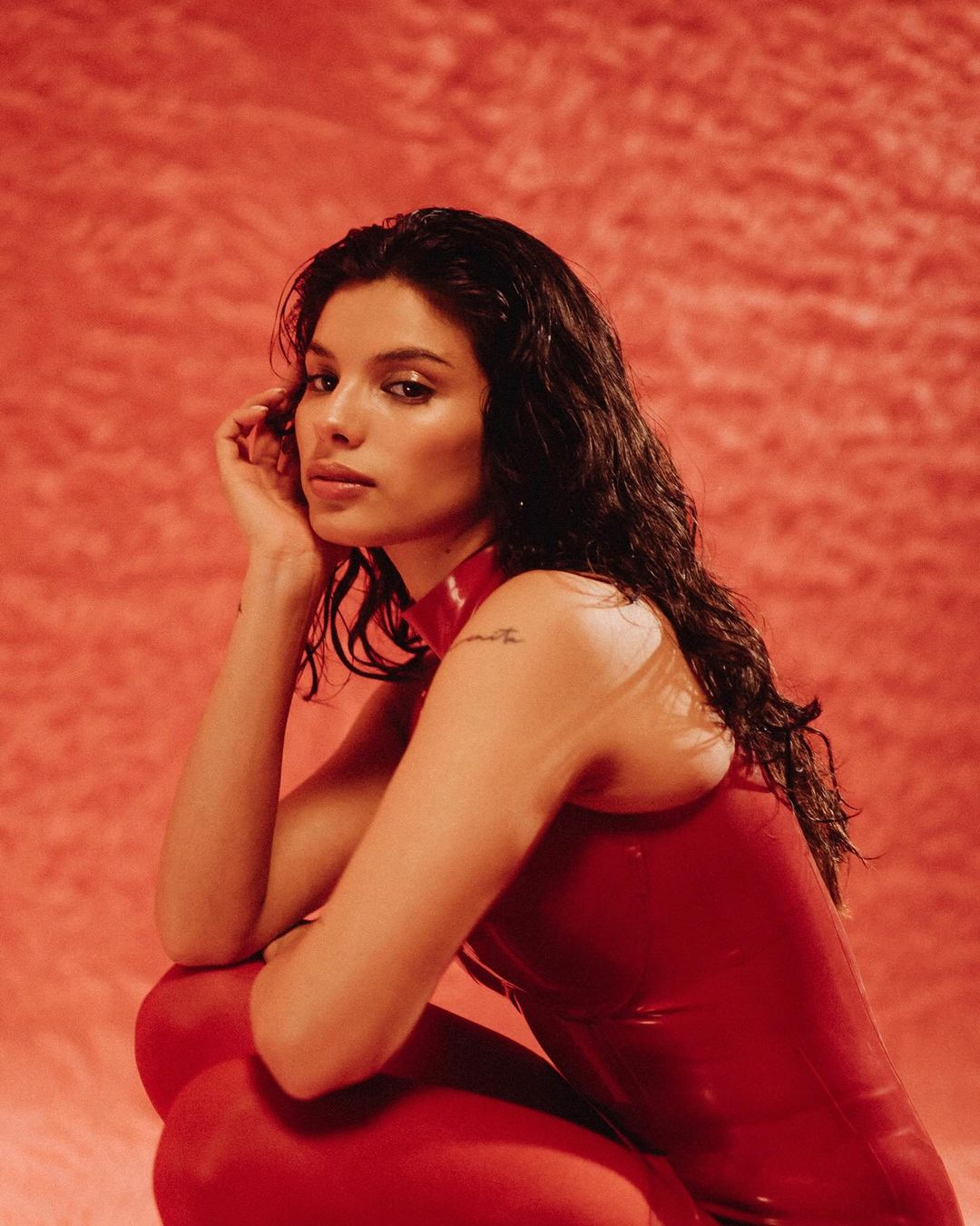 Мішель Андраде розповіла про недешевий подарунок від бойфренда та пояснила, чому його приховує